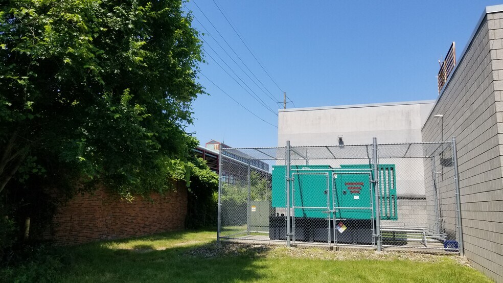 More Photos Of 13231 Euclid Ave, East Cleveland Light Manufacturing For Lease