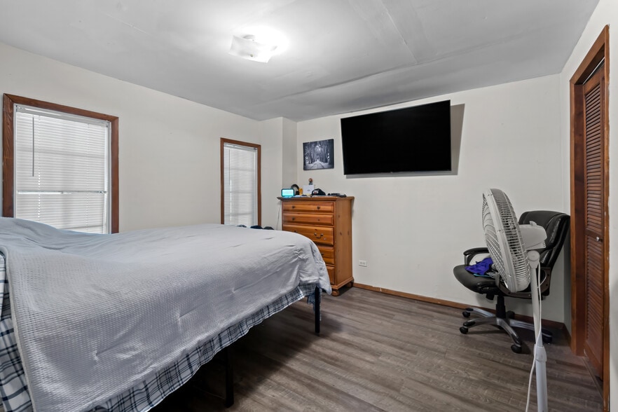 More Photos Of 26196-26198 W Spring Grove Rd, Antioch Apartments For Sale