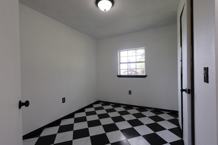 More Photos Of 25377 Welling rd, Welling Apartments For Sale