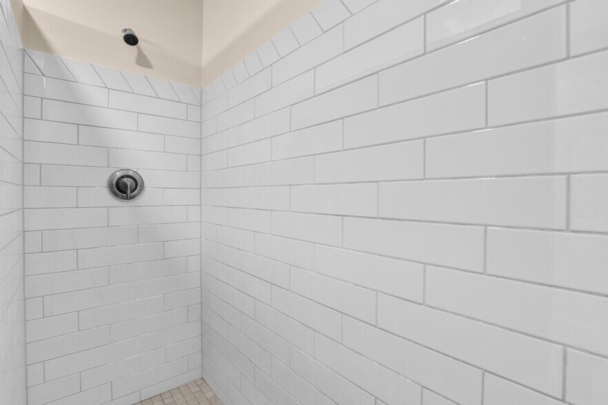 More Photos Of 12 Dracut Hill Rd, Vaughn Industrial For Sale