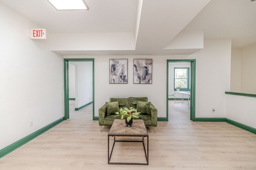 More Photos Of 200-208 S Steele St, Sanford Storefront For Lease