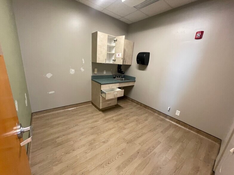 More Photos Of 1515 Jarret Pl, Bronx Hospital For Lease