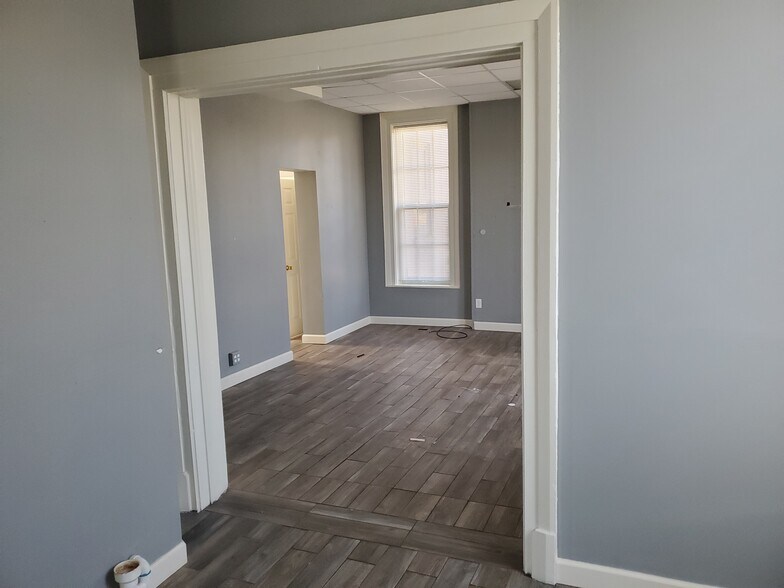 More Photos Of 820 N First Ave, Evansville Office For Lease