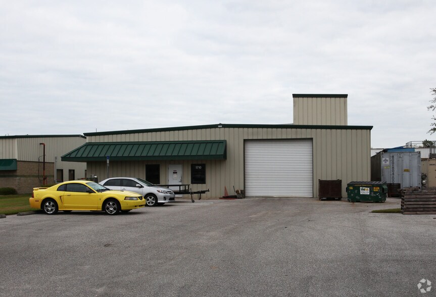 More Photos Of 1710 12th St E, Palmetto Warehouse For Lease