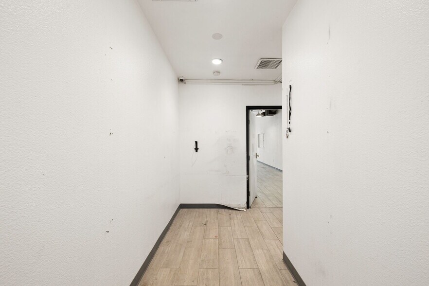 More Photos Of 1059-1063 N Palm Canyon Dr, Palm Springs Storefront For Sale