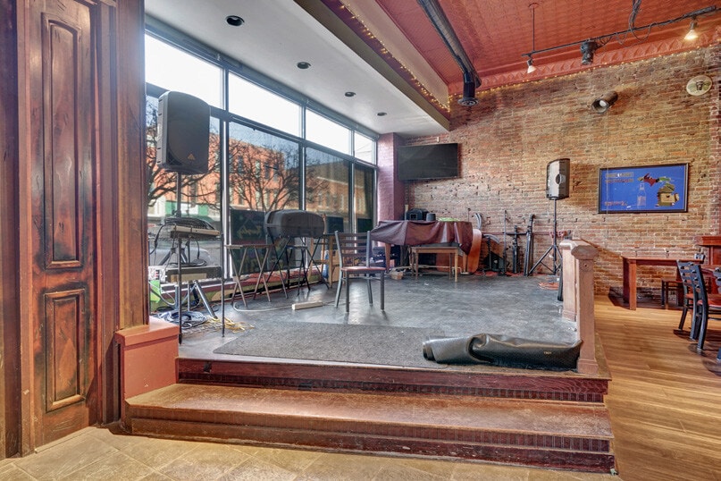 More Photos Of 210 Huron Ave, Port Huron Restaurant For Sale