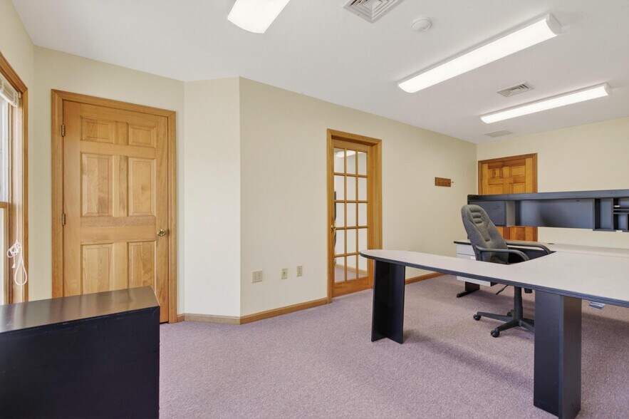 More Photos Of 25 Country Club Rd, Gilford Medical For Sale