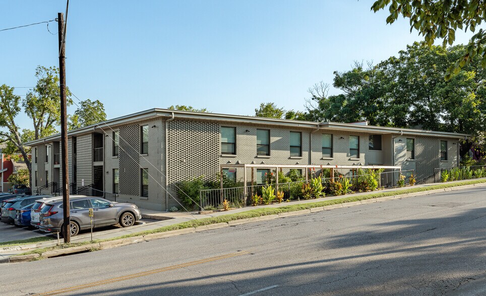 More Photos Of 1915 E Martin Luther King Jr Blvd, Austin Office Residential For Lease