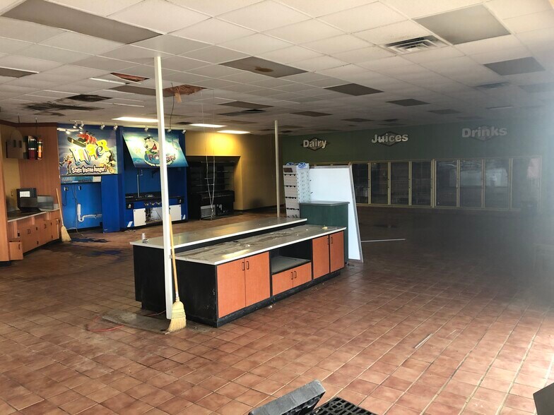 More Photos Of 7348 N Turner Rd, Bloomington Service Station For Sale