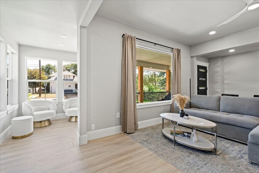 More Photos Of 2722 Central Ave, Cheyenne Light Distribution For Sale