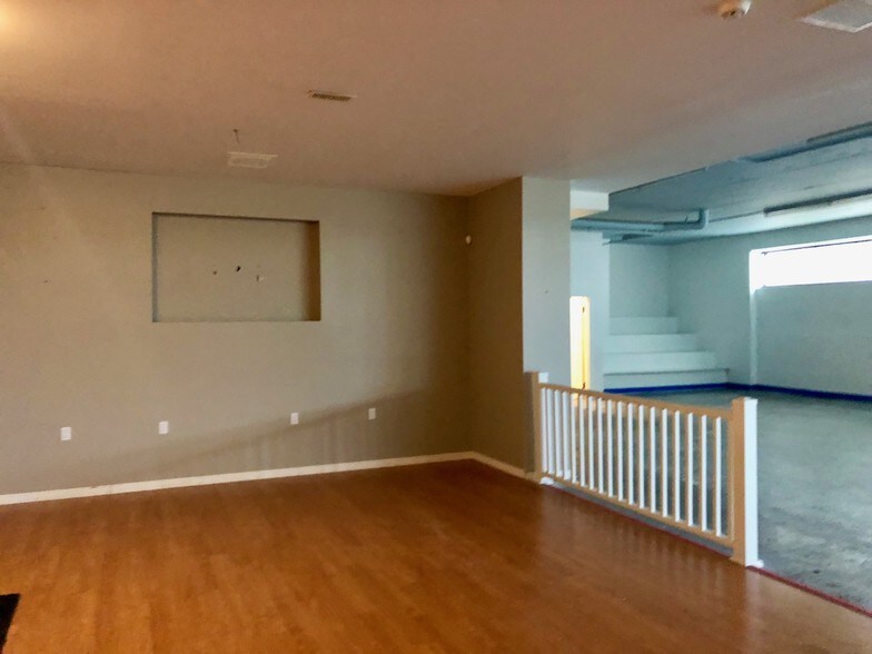 More Photos Of 1390-1400 Plains Rd E, Burlington General Retail For Lease