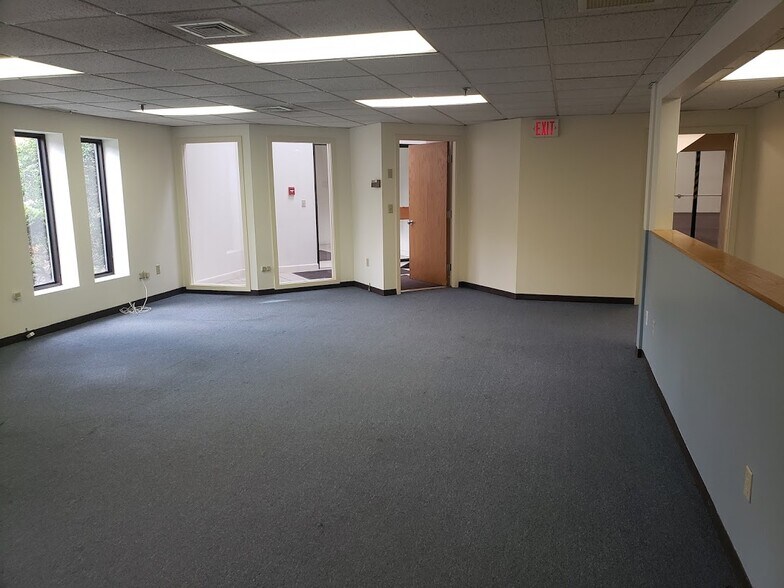 More Photos Of 168 Ayer Rd, Littleton Warehouse For Lease