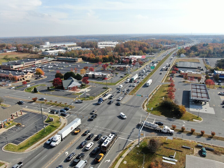 More Photos Of 10 Commerce Pky, Fredericksburg Warehouse For Lease