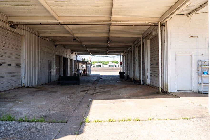 More Photos Of 4925 Avenue H, Rosenberg Warehouse For Lease