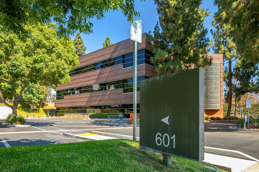 More Photos Of 601 S Lewis St, Orange Office For Sale