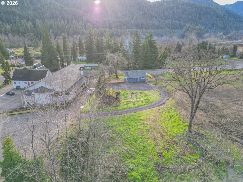 More Photos Of 48181 Highway 58, Oakridge Flex For Sale