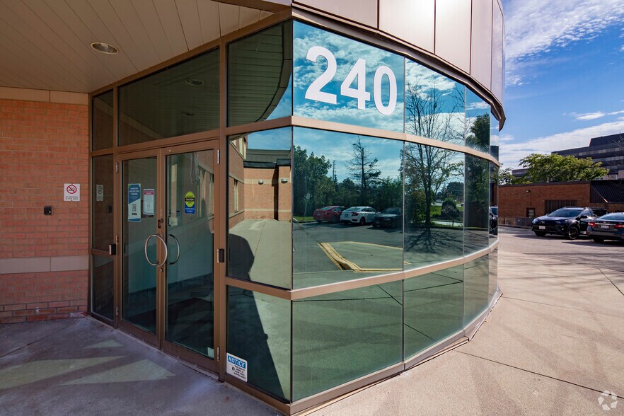 More Photos Of 240 Wyecroft Rd, Oakville Storefront Retail Office For Lease