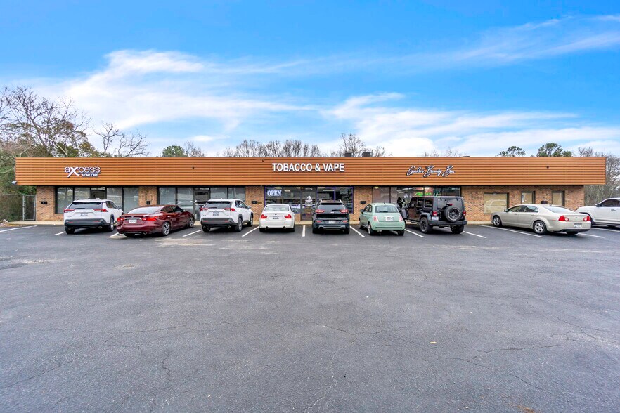 More Photos Of 110 E Butler Rd, Mauldin Storefront For Sale