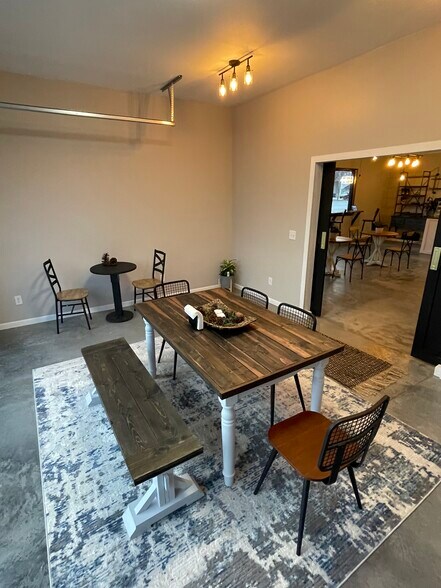 More Photos Of 200 Highlandville Rd, Highlandville Restaurant For Sale