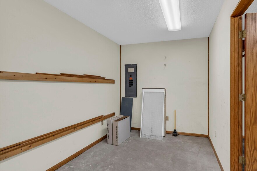 More Photos Of 112 S Pine St, Norborne Bank For Sale