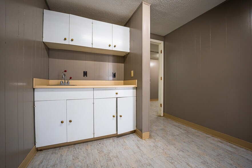 More Photos Of 7050 US Highway 87, San Antonio General Retail For Sale