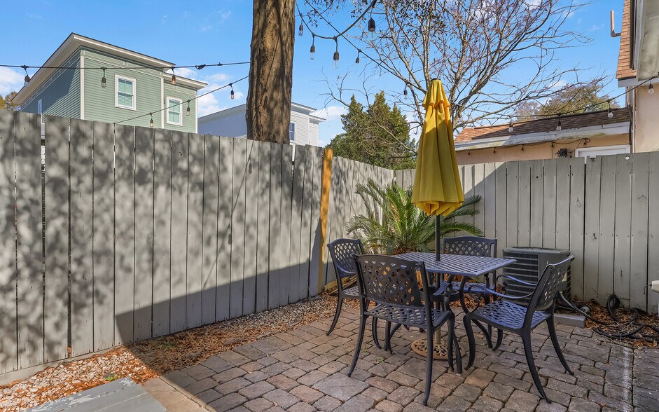 More Photos Of 510 Nicoll St, Savannah Hospitality For Sale