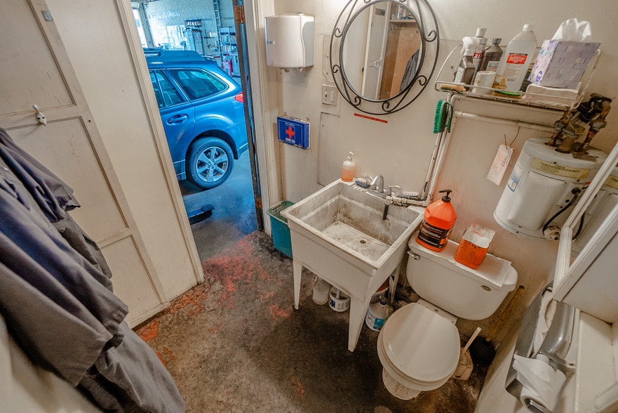 More Photos Of 12211 Hadley St, Whittier Auto Repair For Sale