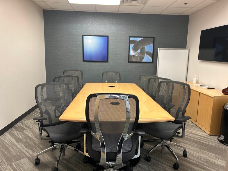 More Photos Of 450 E 96th St, Indianapolis Coworking Space