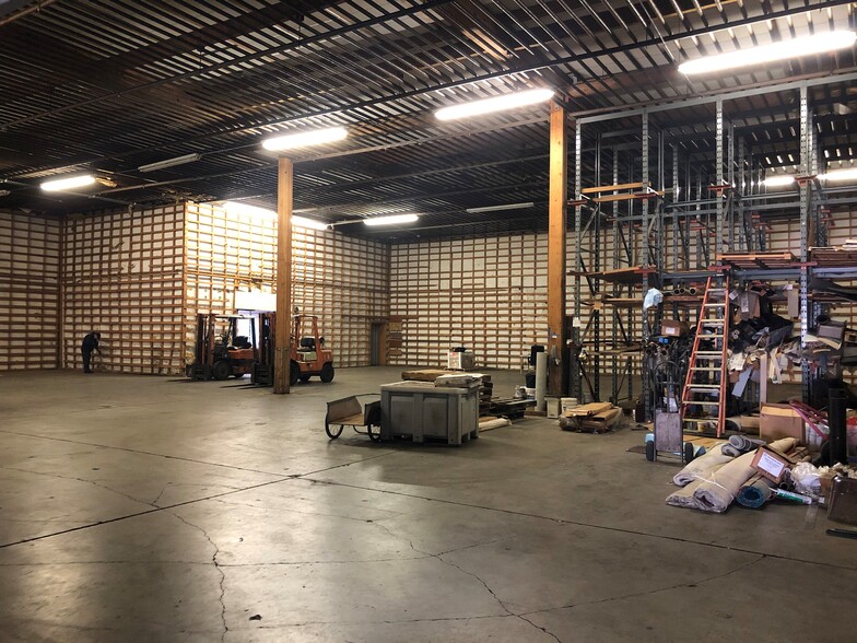 More Photos Of 2440 W Commodore Way, Seattle Manufacturing For Lease
