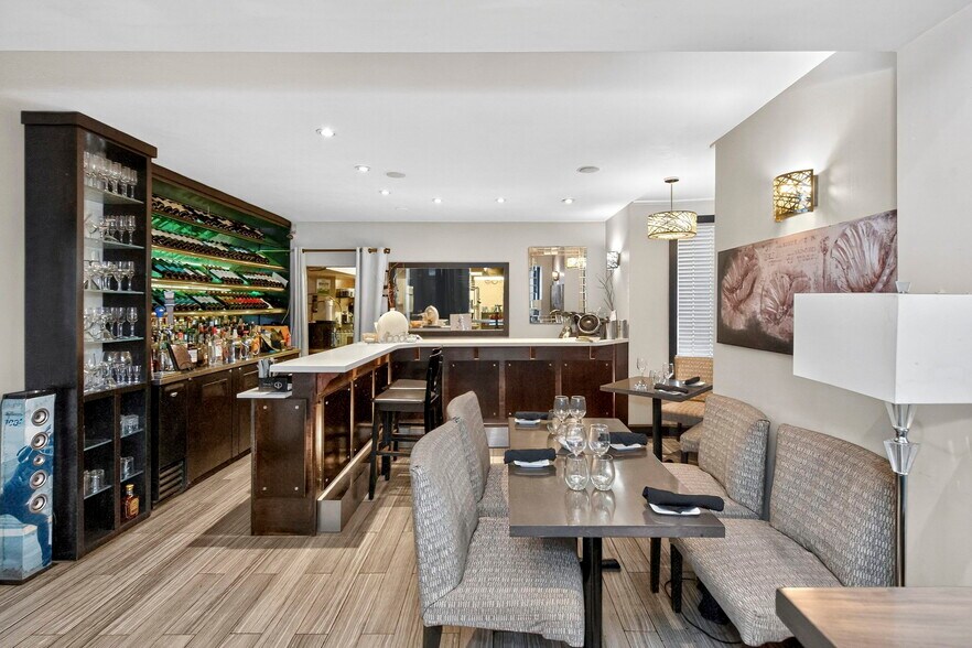 More Photos Of 49 Mary St, Barrie Restaurant For Sale