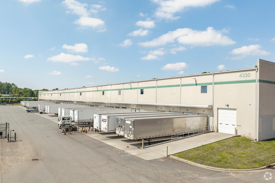 More Photos Of 4330 Silverpark Dr, Charlotte Unknown For Lease