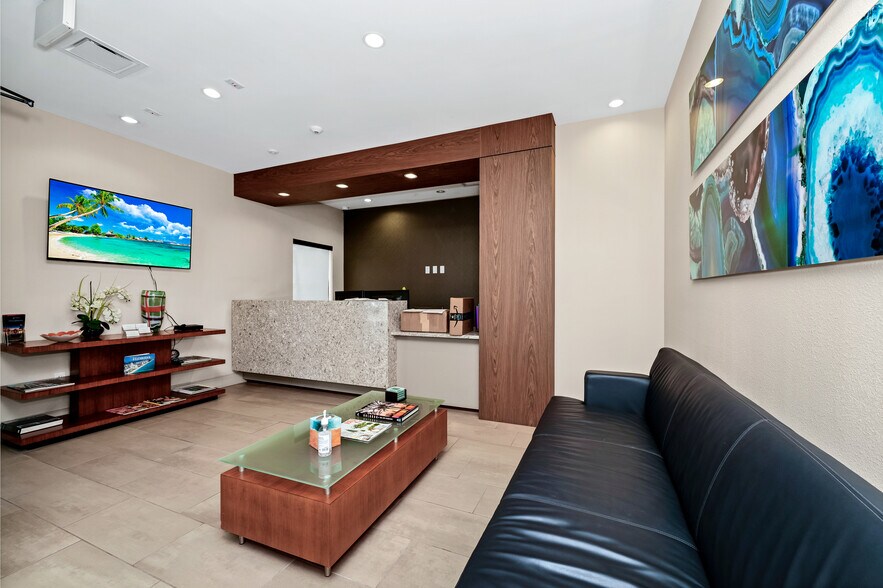 More Photos Of 1601 W Colonial Dr, Orlando Office For Lease