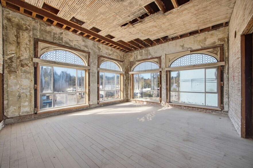 More Photos Of 104 Spruce St E, Ilwaco General Retail For Sale