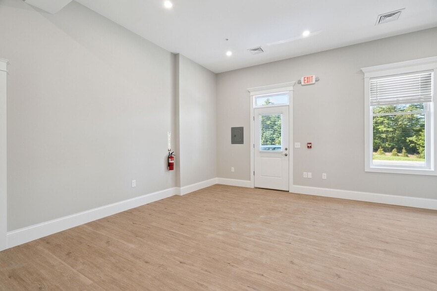 More Photos Of 3 Quill Lane, Barrington Apartments For Lease