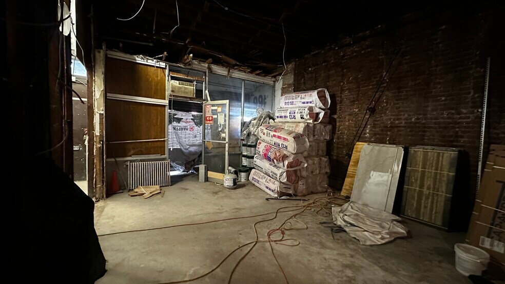 More Photos Of 67-11 Fresh Pond Rd, Ridgewood Storefront Retail Residential For Lease