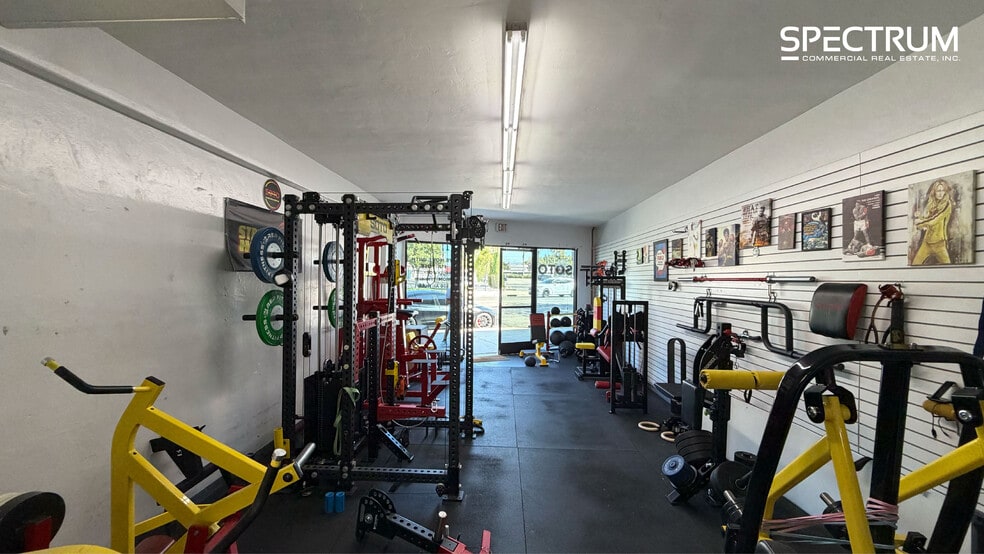 More Photos Of 1800-1806 W Olive Ave, Burbank Storefront For Lease