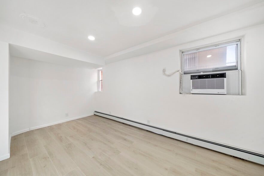 More Photos Of 15009 89th St, Howard Beach Office Residential For Lease