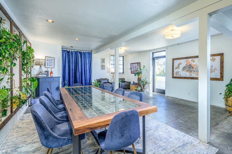 More Photos Of 475 NE 17th St, McMinnville Storefront For Sale