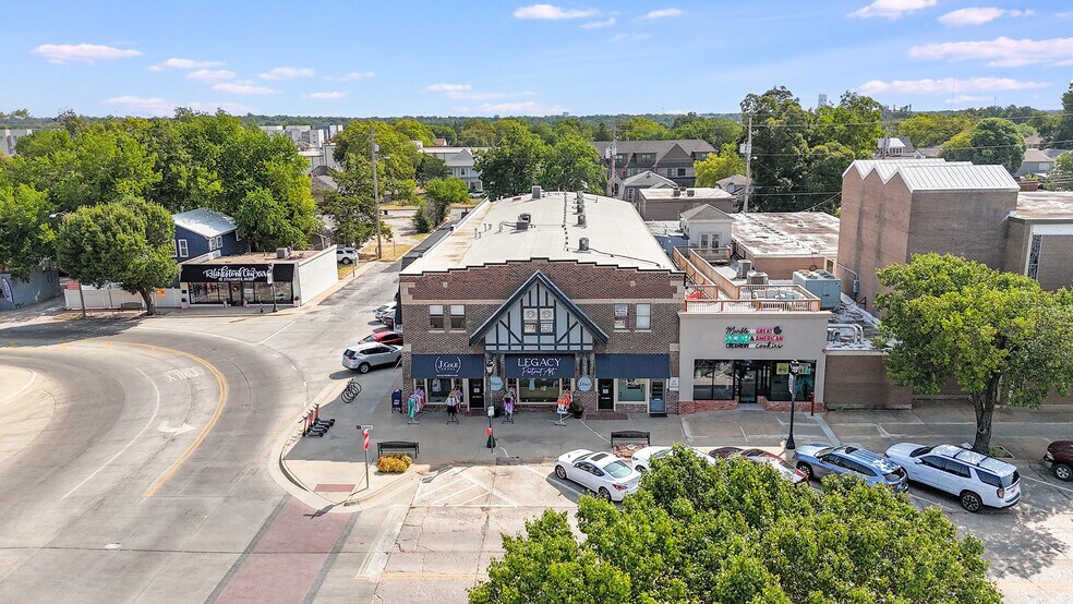More Photos Of 225 S Knoblock St, Stillwater Storefront For Sale