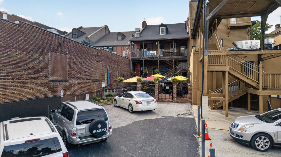 More Photos Of 138 N Main St, Saint Charles General Retail For Sale