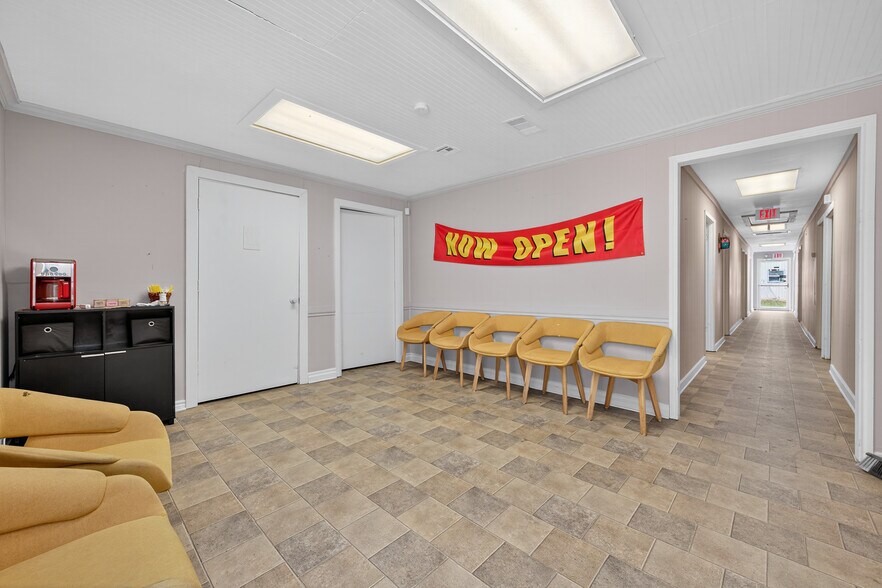 More Photos Of 2718-2720 N Main St, Liberty Storefront Retail Office For Sale
