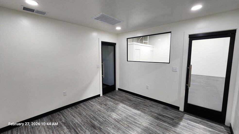 More Photos Of 1119-1121 Brookhaven Dr, Clovis Warehouse For Lease