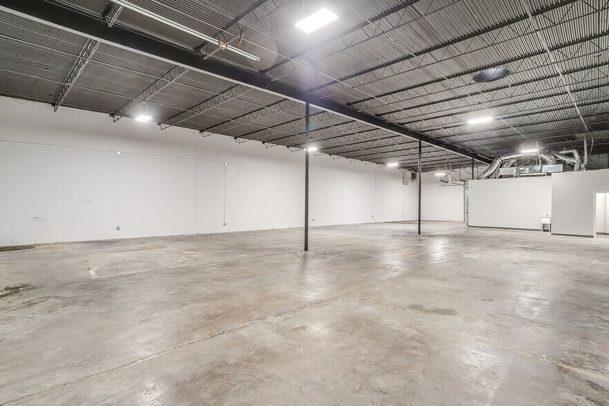 More Photos Of 3001-3003 Shamrock St, Fort Worth Light Distribution For Lease