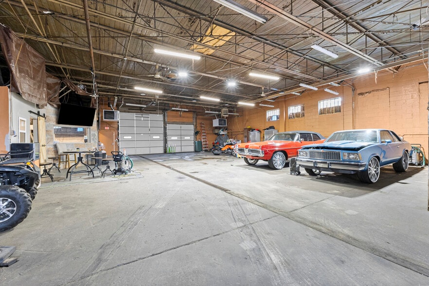 More Photos Of 8301 W Chicago, Detroit Flex For Sale