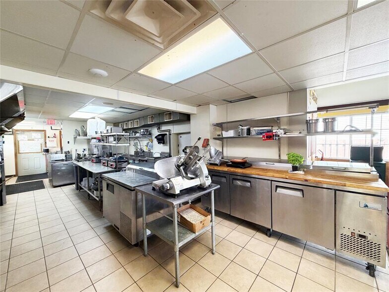 More Photos Of 613 E La Salle Ave, Barron Restaurant For Sale