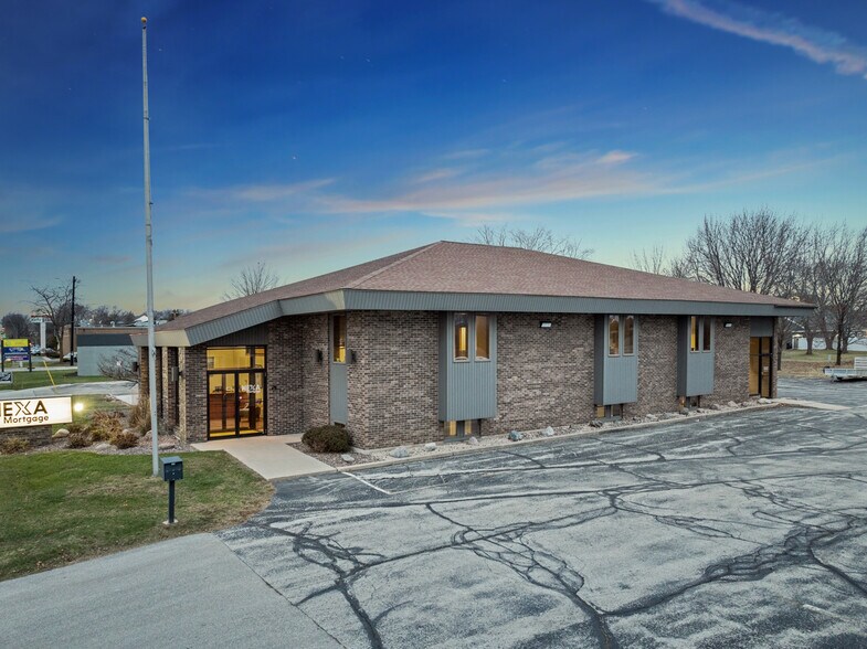 More Photos Of 812 Cormier Rd, Ashwaubenon Office For Lease