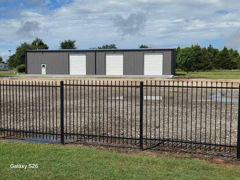 More Photos Of 2420 McKinney st, Rice Industrial For Lease