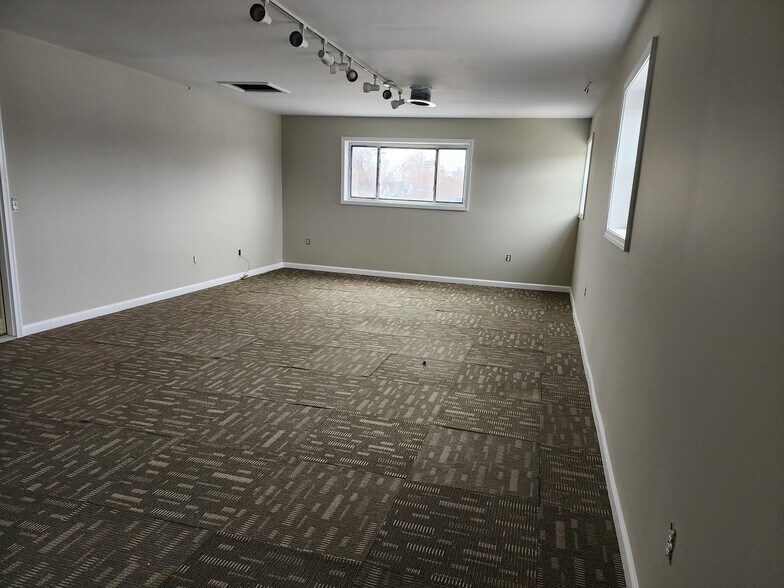 More Photos Of 6315 E 7 Mile Rd, Detroit Warehouse For Sale
