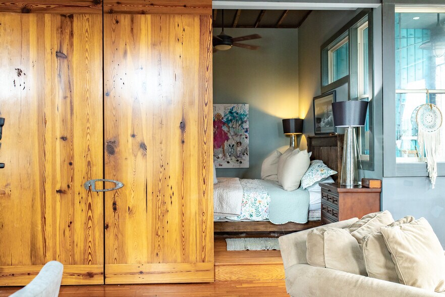 More Photos Of 112 18th St N, Birmingham Storefront For Sale