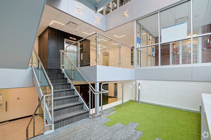 More Photos Of 50 Burlington Mall Rd, Burlington Unknown For Lease